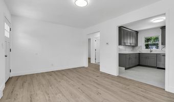 136 Pacific Ave, Beachwood, NJ 08722
