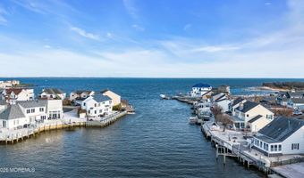 18 Peaksail Dr, Bayville, NJ 08721