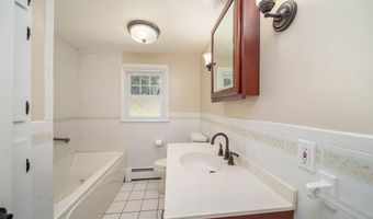 130 Austin Rd, North Kingstown, RI 02852