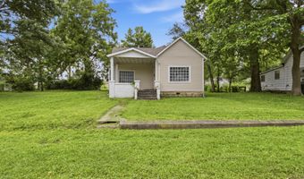 114 E College St, Aurora, MO 65605