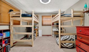 6926 Woodridge Dr, Avon, IN 46123
