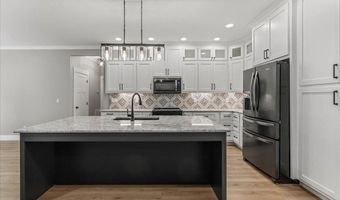 305 Shadows Lawn Dr, Athens, TN 37303