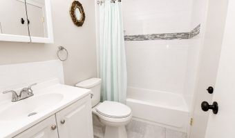 40 Huntington Ct 40, Bethel, CT 06801