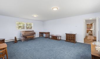 9 Evas Dr, Brookfield, CT 06804