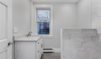 10 Braman St 1, Newport, RI 02840