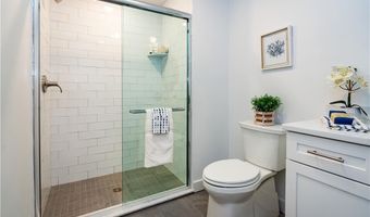 32 Exchange St 203, East Greenwich, RI 02818