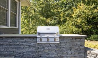 919 Ten Rod Rd, Exeter, RI 02822