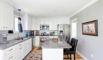 52 Bedlow Ave, Newport, RI 02840
