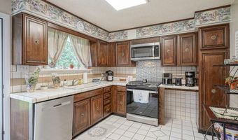 215 E LAKE Dr, Audubon, NJ 08106