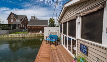19 Buchanan Ave, Amity Harbor, NY 11701