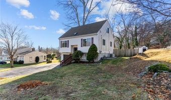 4 Cobble Hill Rd, Lincoln, RI 02865