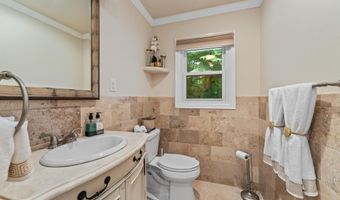 6816 SHRINE Ct, Annandale, VA 22003