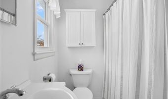 7 Restmere Ter, Middletown, RI 02842