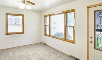 814 S High St, Aberdeen, SD 57401