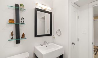 4226 40TH St N, Arlington, VA 22207