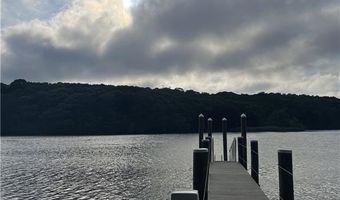 8 Woodsia Rd, Narragansett, RI 02874