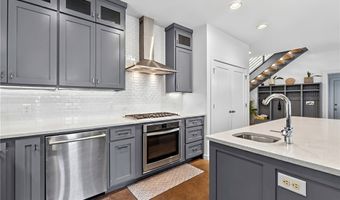 303 SE B St, Bentonville, AR 72712