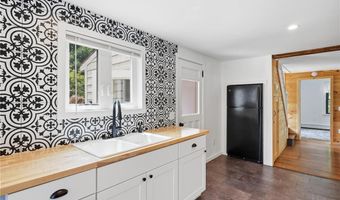 158 Ten Rod Rd, Exeter, RI 02822