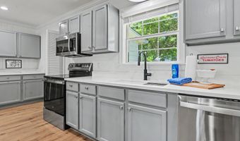426 Demontluzin Ave, Bay St. Louis, MS 39520