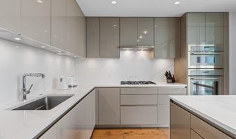 1781 N PIERCE St 1702, Arlington, VA 22209