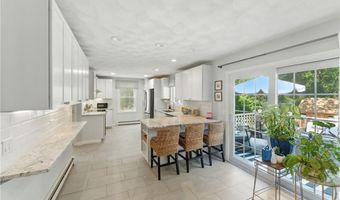 3 Sandy Ln, Bristol, RI 02809
