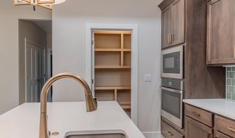 727 E Lexington Ln, Andover, KS 67002