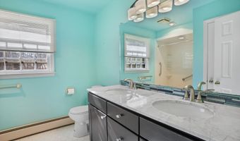 10 Tanglewood Dr, Danbury, CT 06811