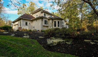 679 DEEP WOODS Dr, Aurora, OH 44202