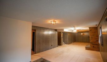 931 E Oak St, Algona, IA 50511