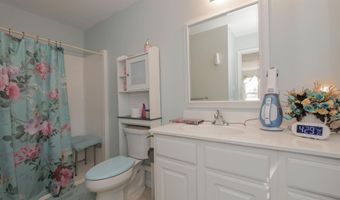 15 W Bolton Ave, Absecon, NJ 08201