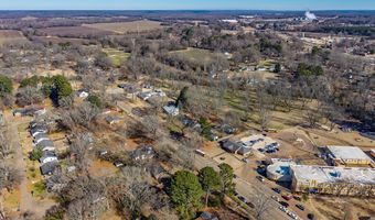 201 College St, Batesville, MS 38606