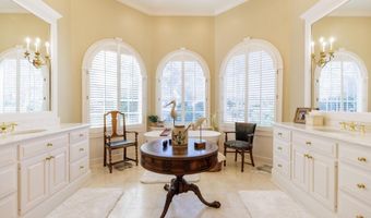 708 Town And Country Dr, Adel, GA 31620