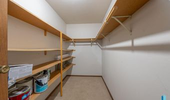 702 S 3rd St, Beresford, SD 57004