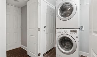 2147 S OAKLAND St, Arlington, VA 22204