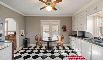 301 E McKinley Ave, Apache, OK 73006