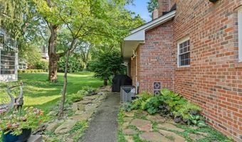 91 Yardley Ln, Akron, OH 44313