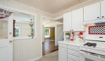 920 Grove St, Baldwin City, KS 66006