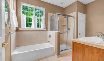 5 Minot Light Ct, Barnegat, NJ 08005