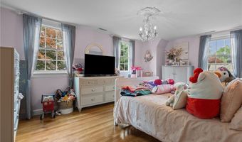 152 Glen Hills Dr, Cranston, RI 02920