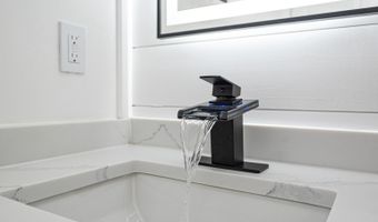 6438 KNOLL HILL Dr, Berlin, MD 21811