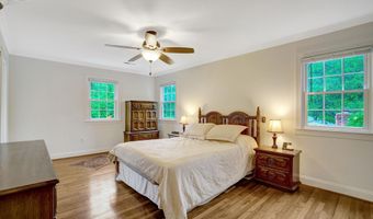 8304 FIVE GATES Rd, Annandale, VA 22003