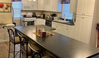 521 N Calhoun Shores Pkwy, Calhoun Falls, SC 29628
