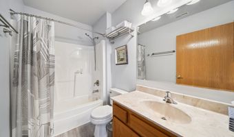 941 N Swift Rd 201, Addison, IL 60101
