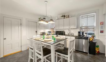 33 Marsh St, Newport, RI 02840