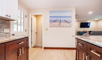 41 Mount View Ave, North Kingstown, RI 02852
