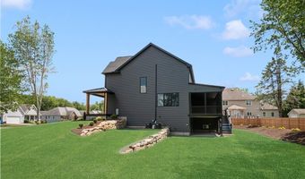 5 Braeburn Cir, Cranston, RI 02921