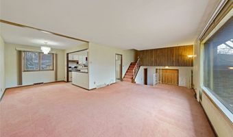 2207 Oaklawn Dr, Parma, OH 44134