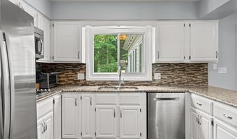 390 Willard Rd, Aurora, OH 44202