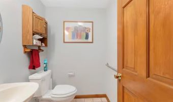 66 Foxglove Dr, Cranston, RI 02920