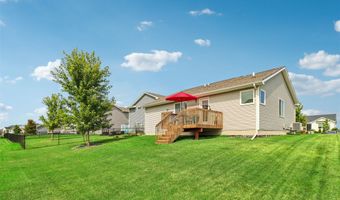 810 NE Meadow Landing Dr, Ankeny, IA 50021